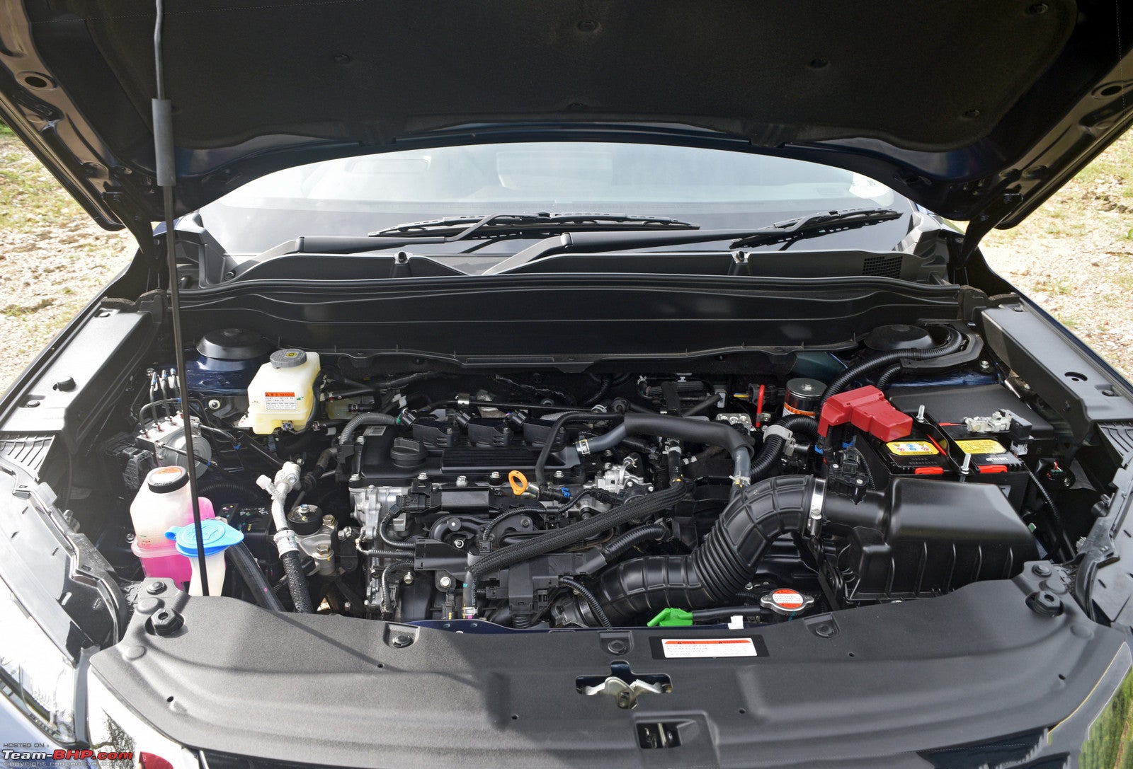 maruti-suzuki-grand-vitara-images-interior-exterior-photos